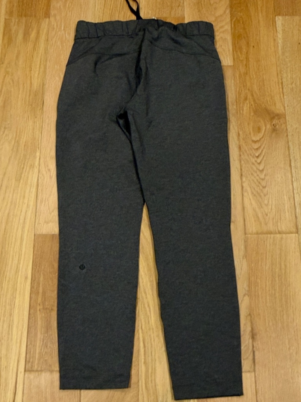 lululemon athletica on the fly Gray Track Joggers women’s 6 - Picture 3 of 6